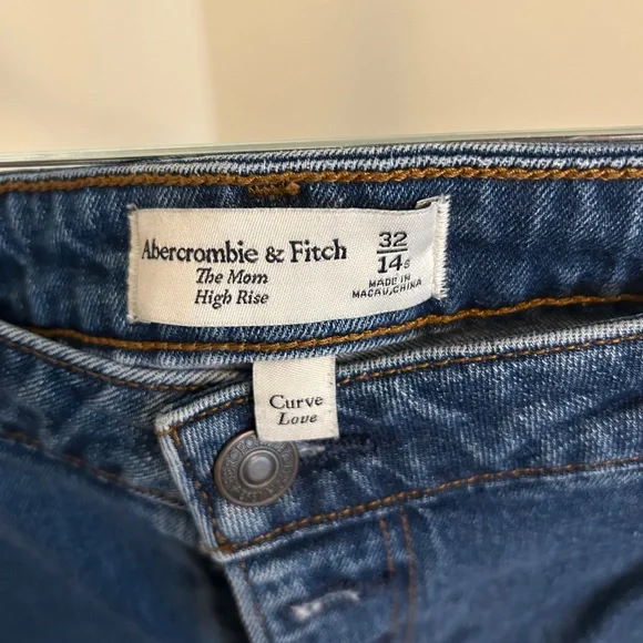 Abercrombie Jeans - Picture 3 of 6